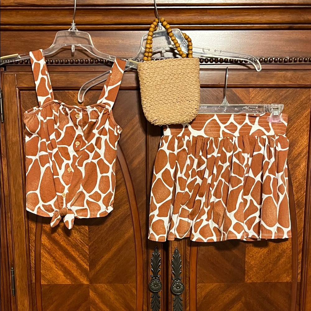 Isaac Mizrahi Girl’s Giraffe Print Top and Skort Set